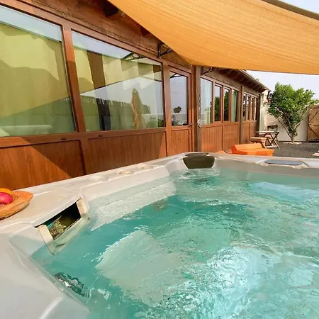 Casita Mis Chinijos Con Jacuzzi O Minipiscina Apartment